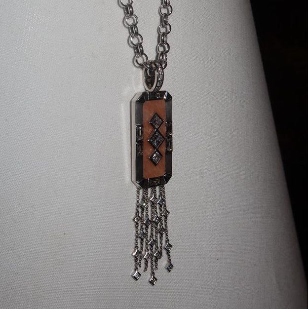 Portal Pendant Ouro com Feldspato e Diamantes