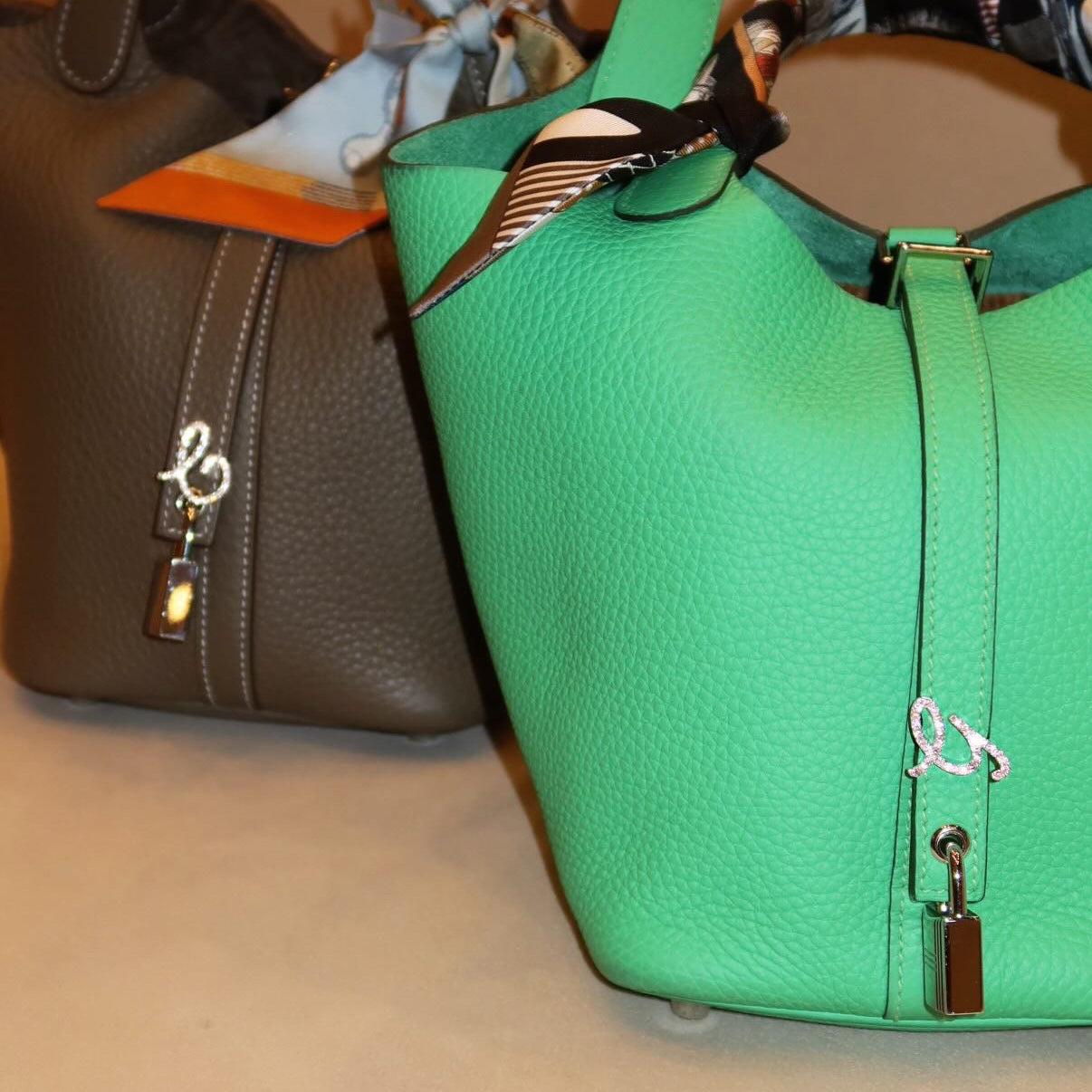 Bag Charm Ouro com Diamantes